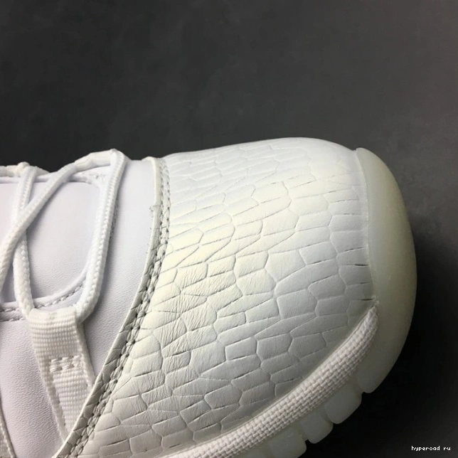 Jordan White 11 897331-100 Air Low Heiress Frost 0710